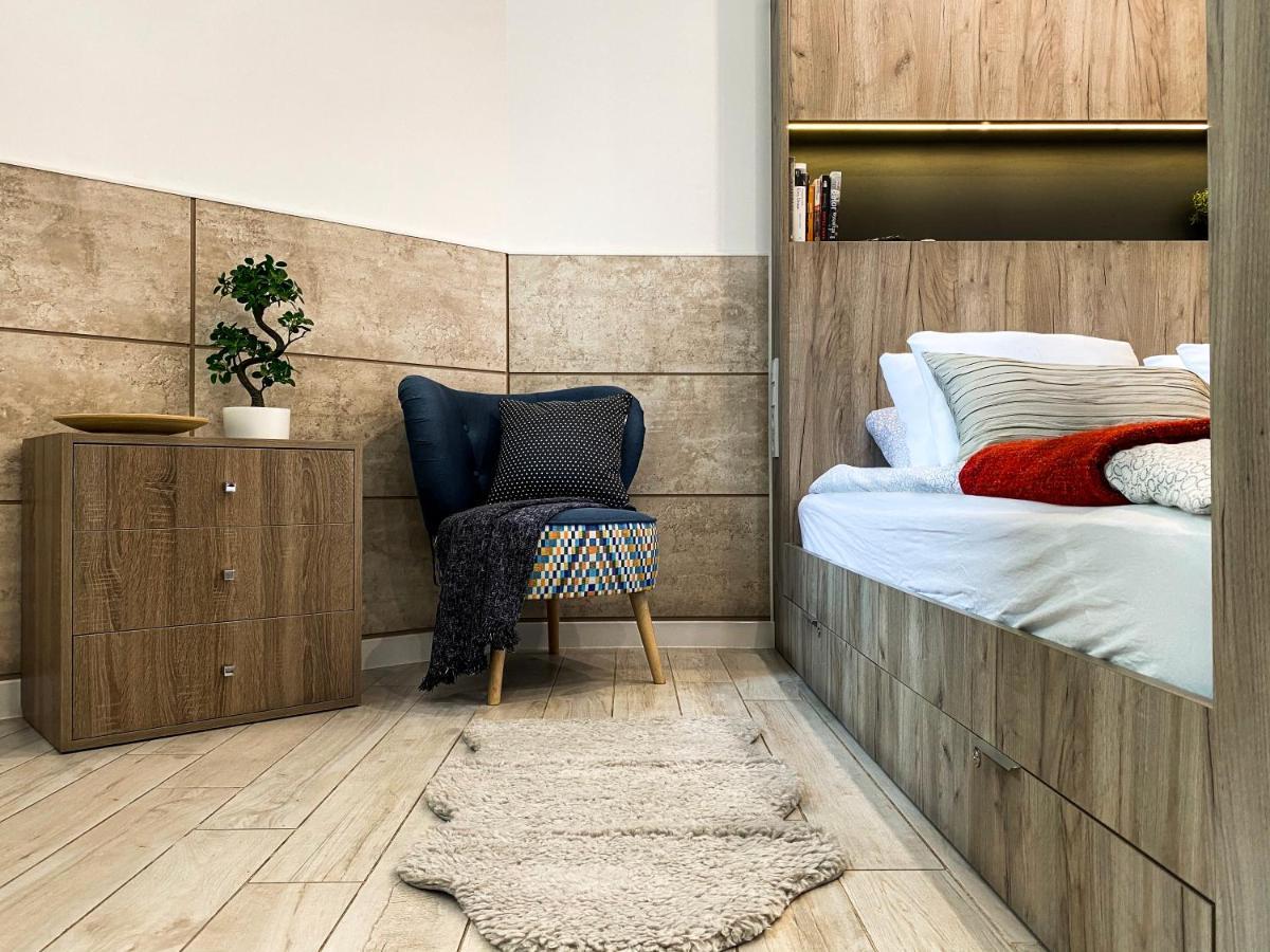 Beautiful Studio For Couples With Air Conditioning - Old Town & Main Station クラクフ エクステリア 写真