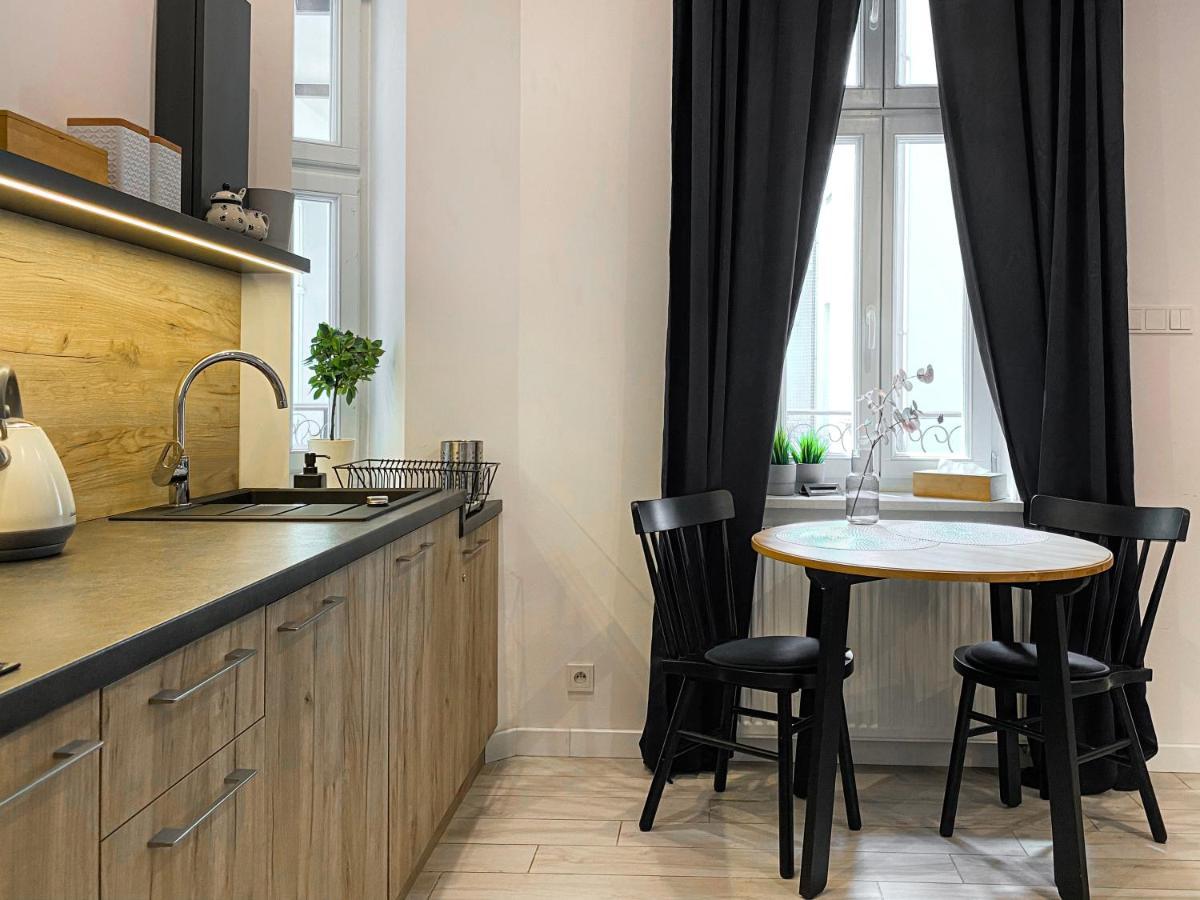 Beautiful Studio For Couples With Air Conditioning - Old Town & Main Station クラクフ エクステリア 写真