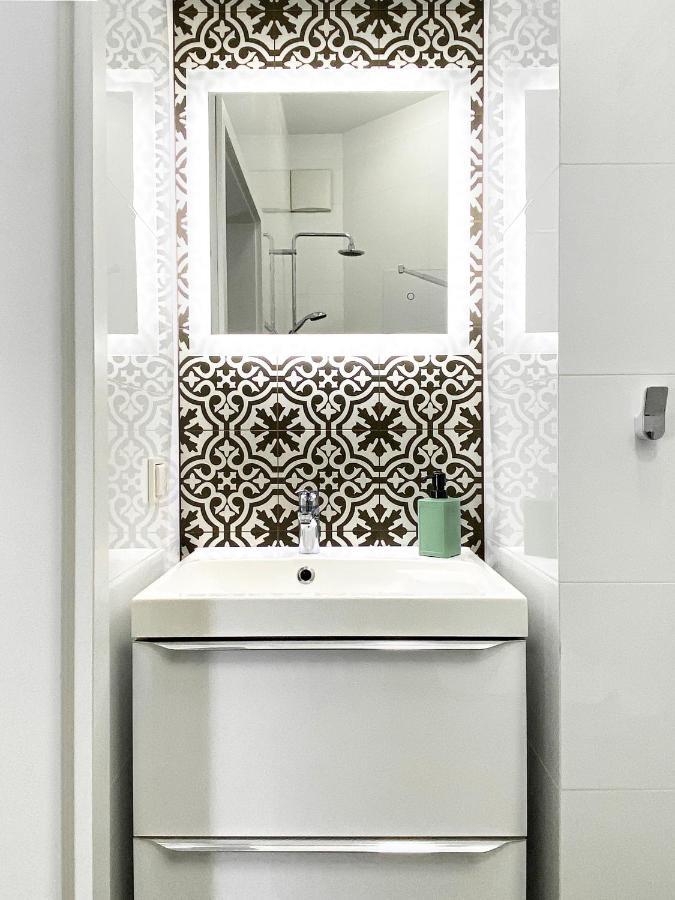 Beautiful Studio For Couples With Air Conditioning - Old Town & Main Station クラクフ エクステリア 写真