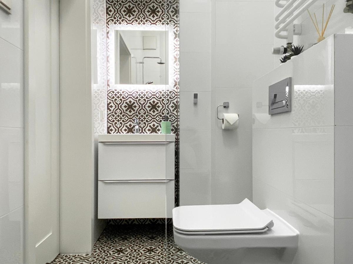 Beautiful Studio For Couples With Air Conditioning - Old Town & Main Station クラクフ エクステリア 写真