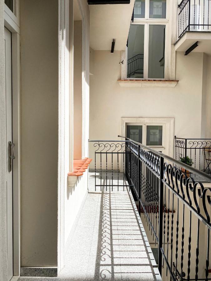 Beautiful Studio For Couples With Air Conditioning - Old Town & Main Station クラクフ エクステリア 写真